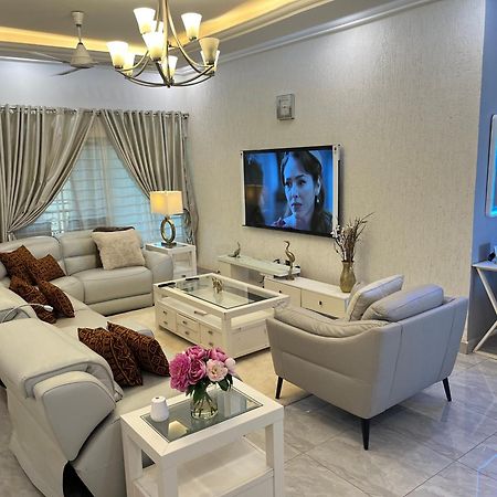 Seyramz Palace - Free Airport Pick Up - High Speed Starlink Wifi - Car Rental Tamale Exterior photo